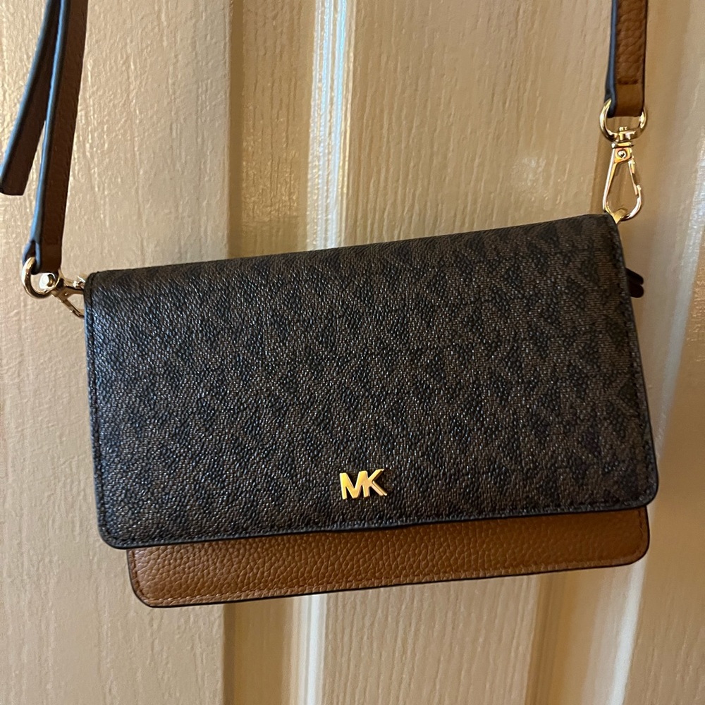 Like new Michael Kors shoulder bag